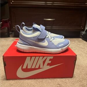 Nike Kids Sneakers in Lavender and White
